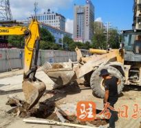 老太太操逼视频片高温下的坚守｜道路建设者用汗水铺就畅通路